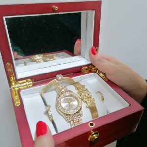 لمسة من الفخامة... ساعة نغم الروز تروي ذوقك